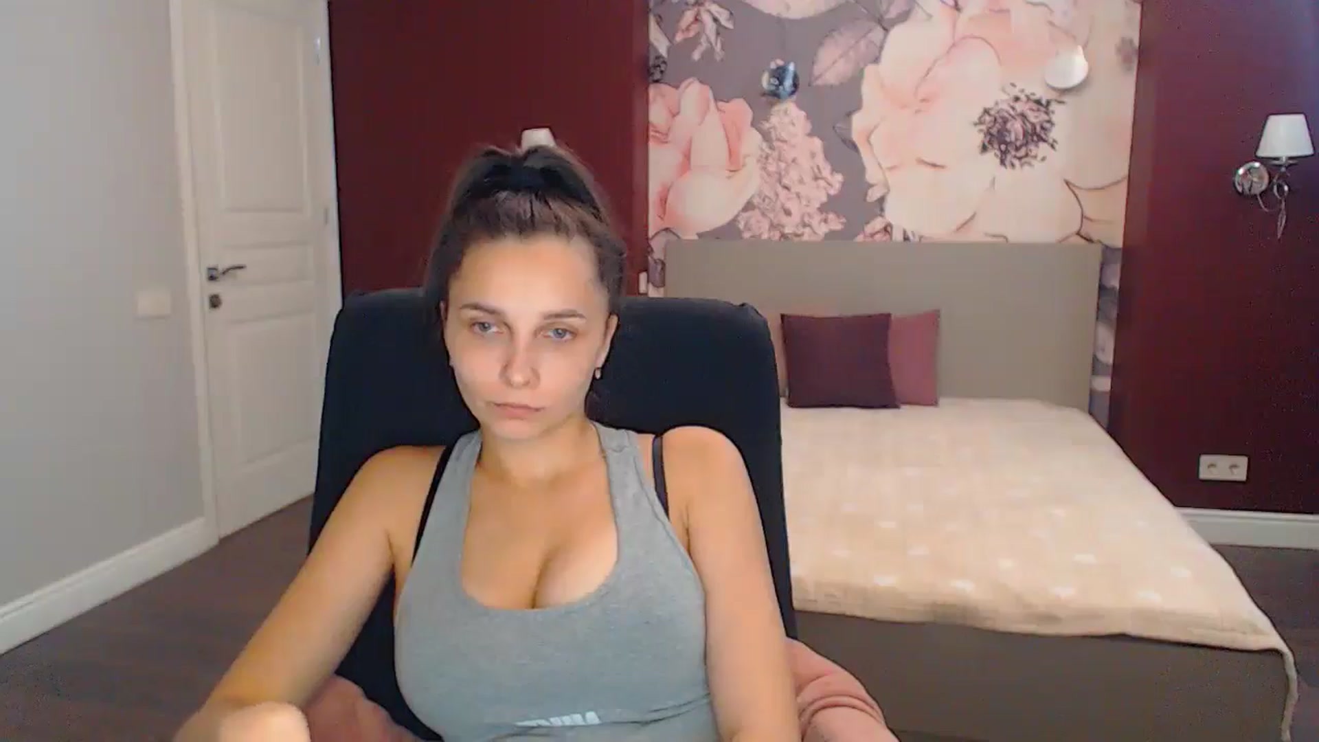 Gallery image thumbnail from Karina_Mils's myfreecams stream on, 09/08/2024, 15:10 image 7 of 20