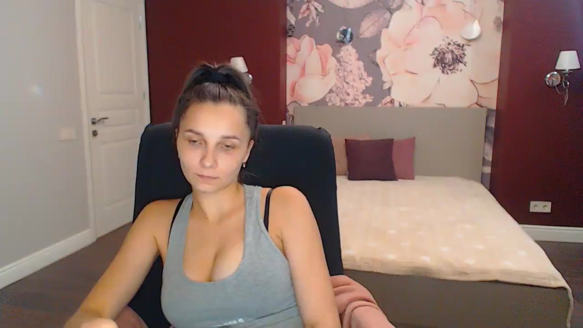Gallery image thumbnail from Karina_Mils's myfreecams stream on, 09/08/2024, 15:10 image 16 of 20