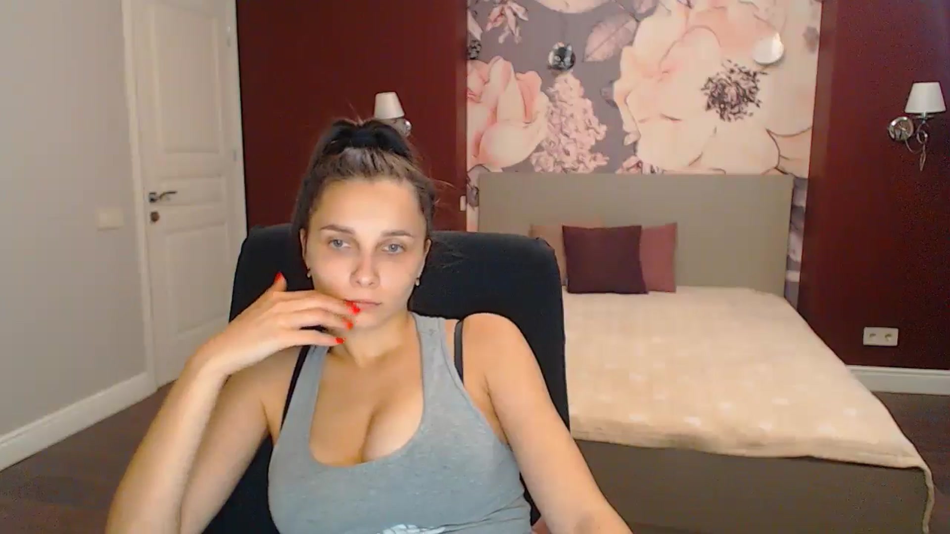 Gallery image thumbnail from Karina_Mils's myfreecams stream on, 09/08/2024, 15:40 image 15 of 20