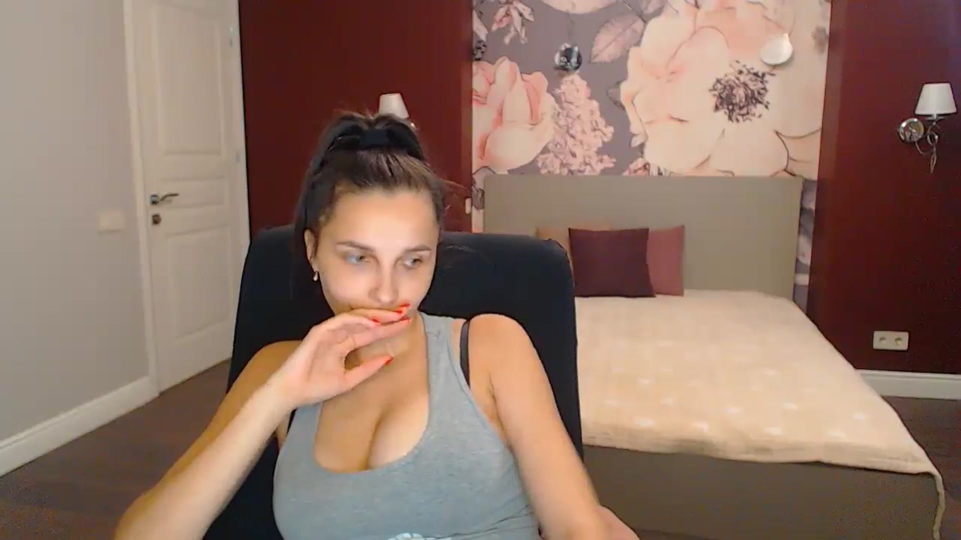 Gallery image thumbnail from Karina_Mils's myfreecams stream on, 09/08/2024, 15:40 image 14 of 20