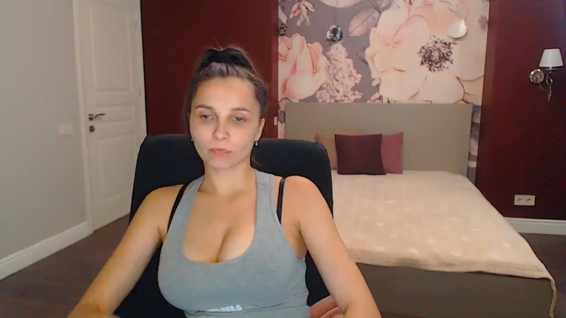 Gallery image thumbnail from Karina_Mils's myfreecams stream on, 09/08/2024, 15:40 image 7 of 20