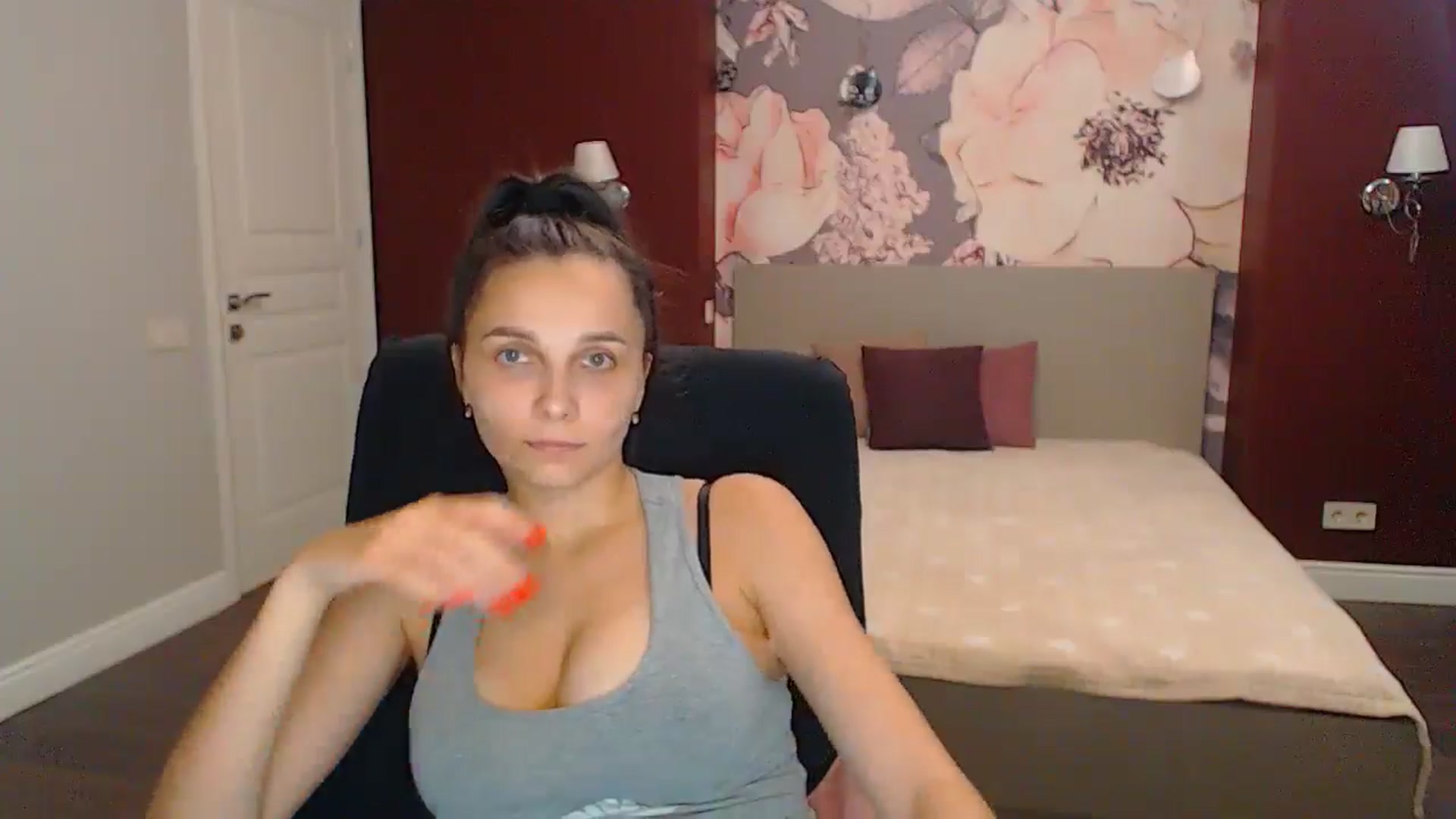 Gallery image thumbnail from Karina_Mils's myfreecams stream on, 09/08/2024, 15:40 image 10 of 20