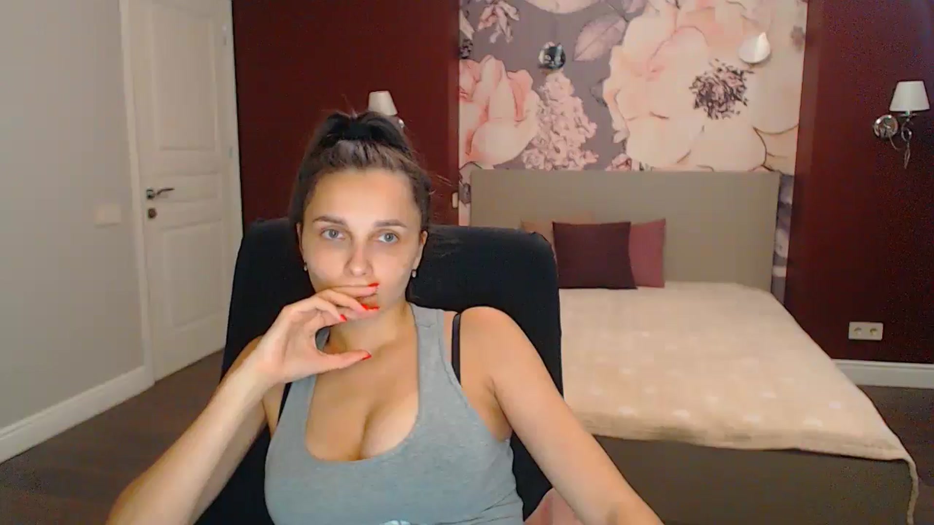 Gallery image thumbnail from Karina_Mils's myfreecams stream on, 09/08/2024, 15:40 image 13 of 20