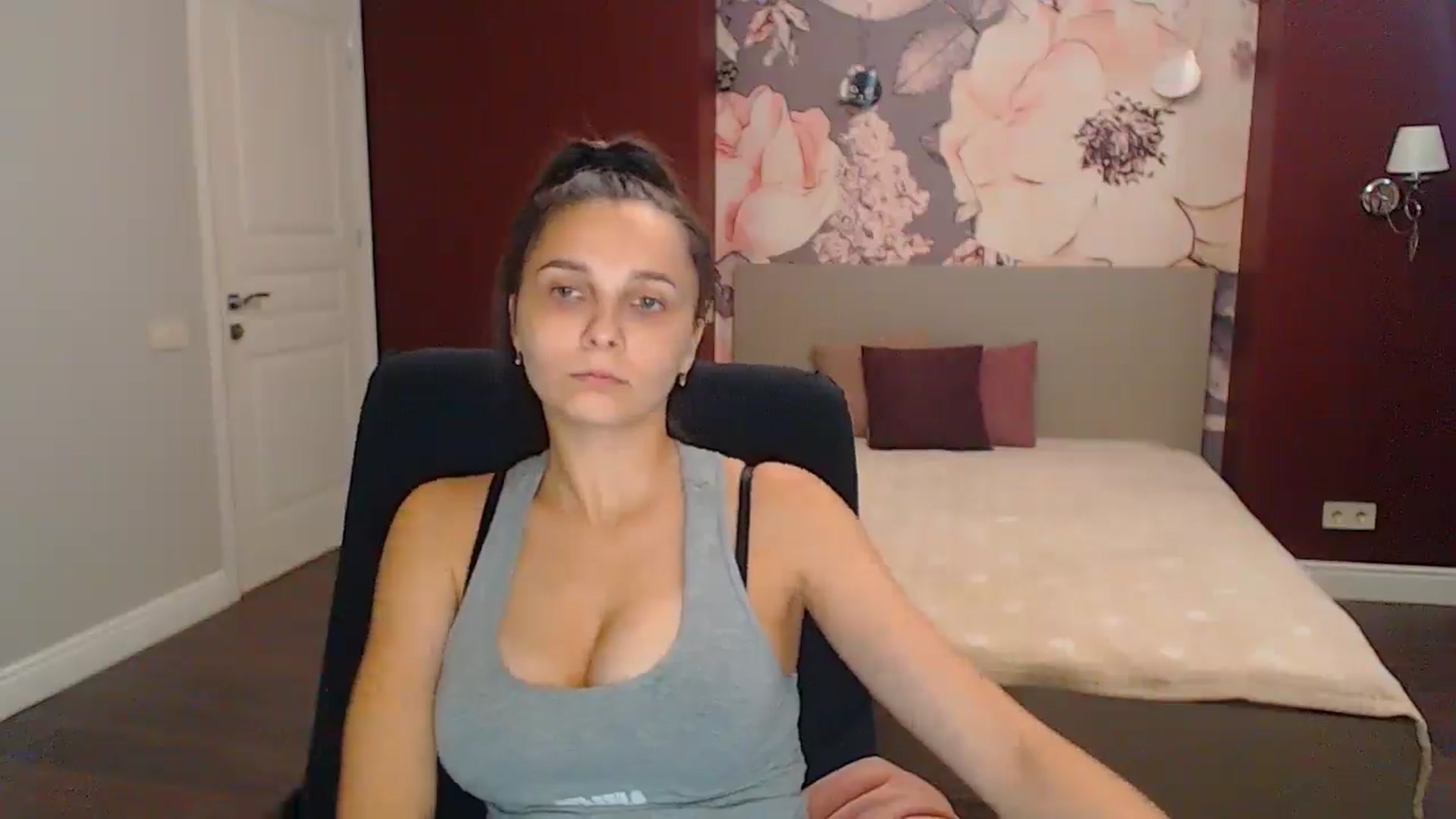 Gallery image thumbnail from Karina_Mils's myfreecams stream on, 09/08/2024, 15:40 image 6 of 20