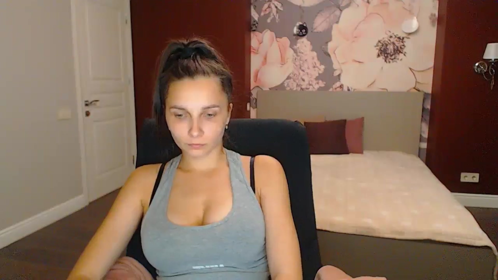 Gallery image thumbnail from Karina_Mils's myfreecams stream on, 09/08/2024, 17:05 image 9 of 20