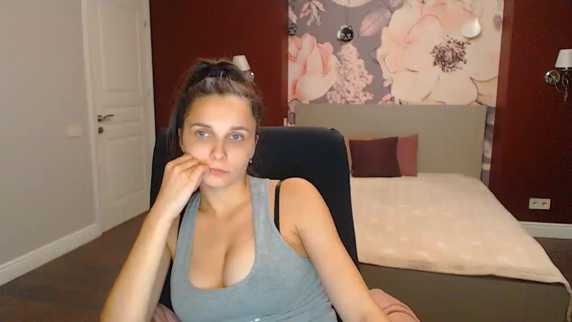 Gallery image thumbnail from Karina_Mils's myfreecams stream on, 09/08/2024, 17:05 image 7 of 20