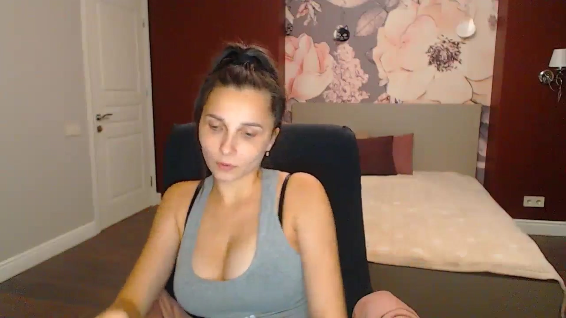 Gallery image thumbnail from Karina_Mils's myfreecams stream on, 09/08/2024, 17:05 image 3 of 20