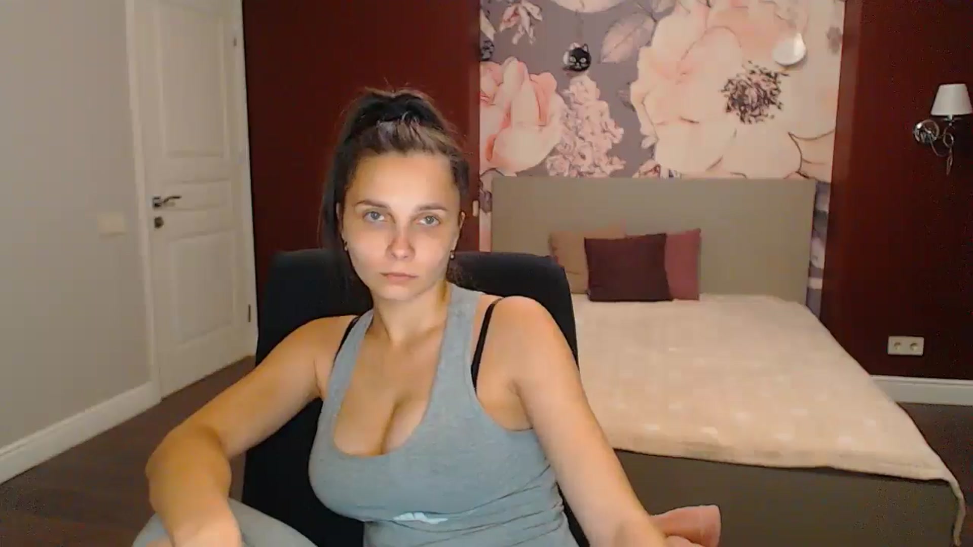 Gallery image thumbnail from Karina_Mils's myfreecams stream on, 09/08/2024, 17:05 image 11 of 20