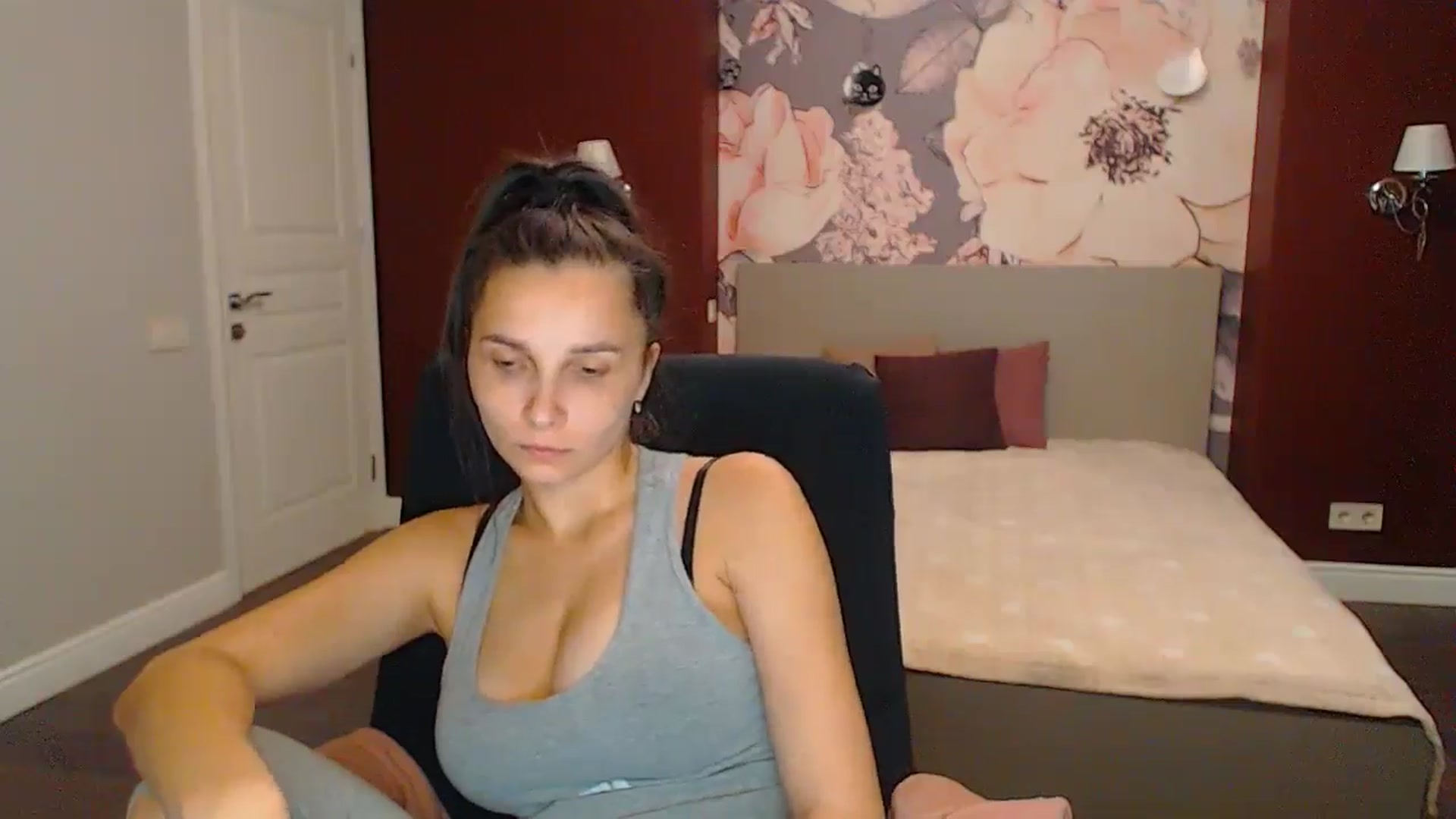 Gallery image thumbnail from Karina_Mils's myfreecams stream on, 09/08/2024, 17:05 image 17 of 20