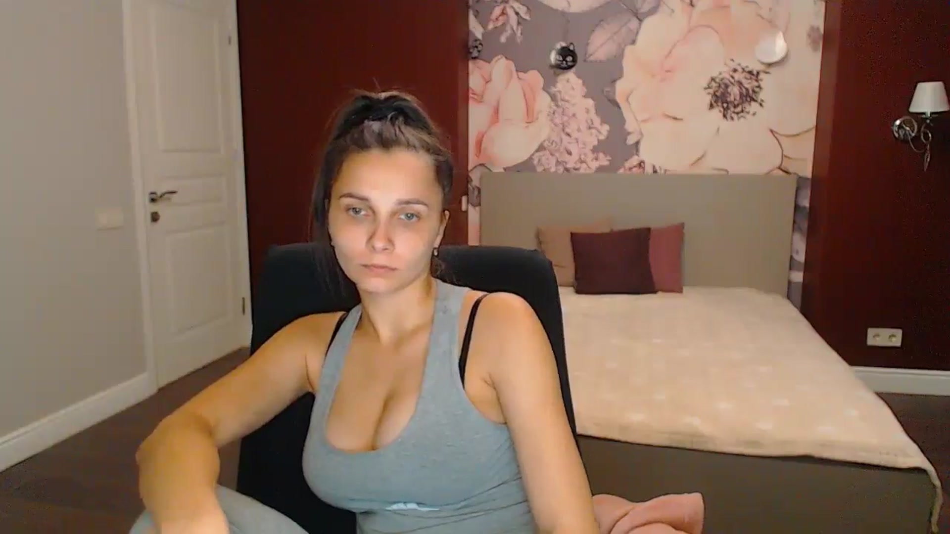 Gallery image thumbnail from Karina_Mils's myfreecams stream on, 09/08/2024, 17:05 image 12 of 20