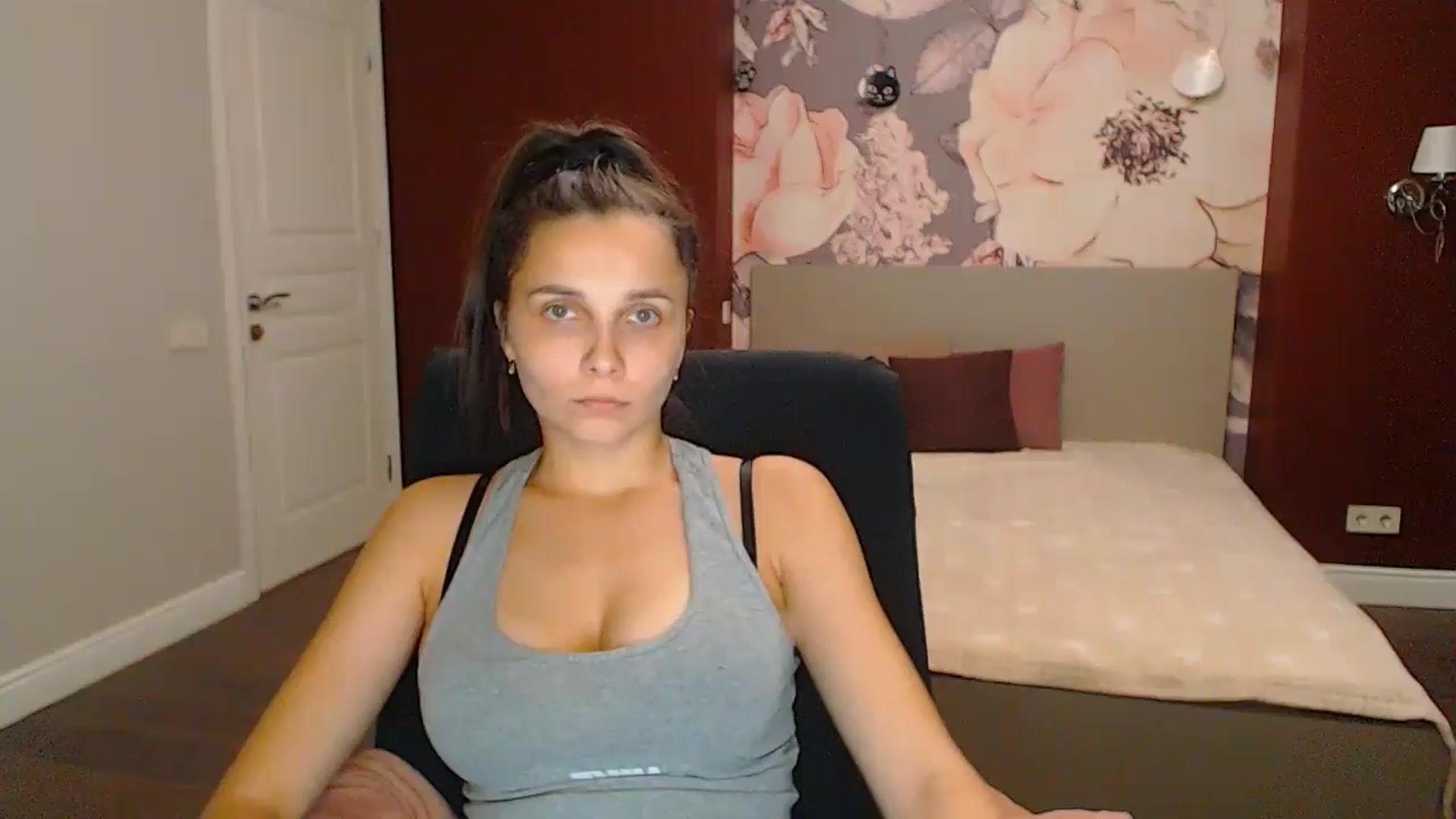Gallery image thumbnail from Karina_Mils's myfreecams stream on, 09/08/2024, 17:05 image 10 of 20