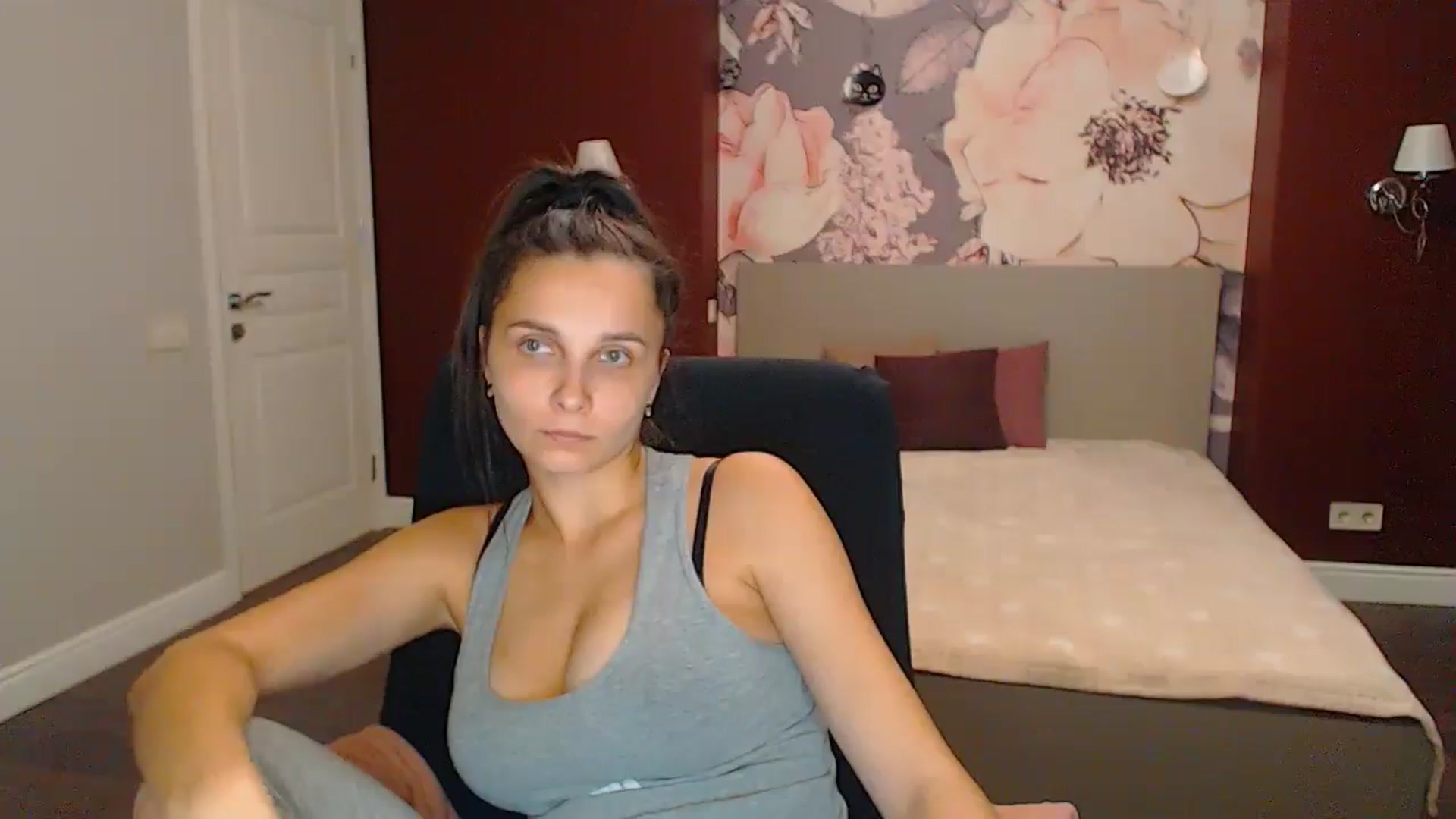 Gallery image thumbnail from Karina_Mils's myfreecams stream on, 09/08/2024, 17:05 image 18 of 20