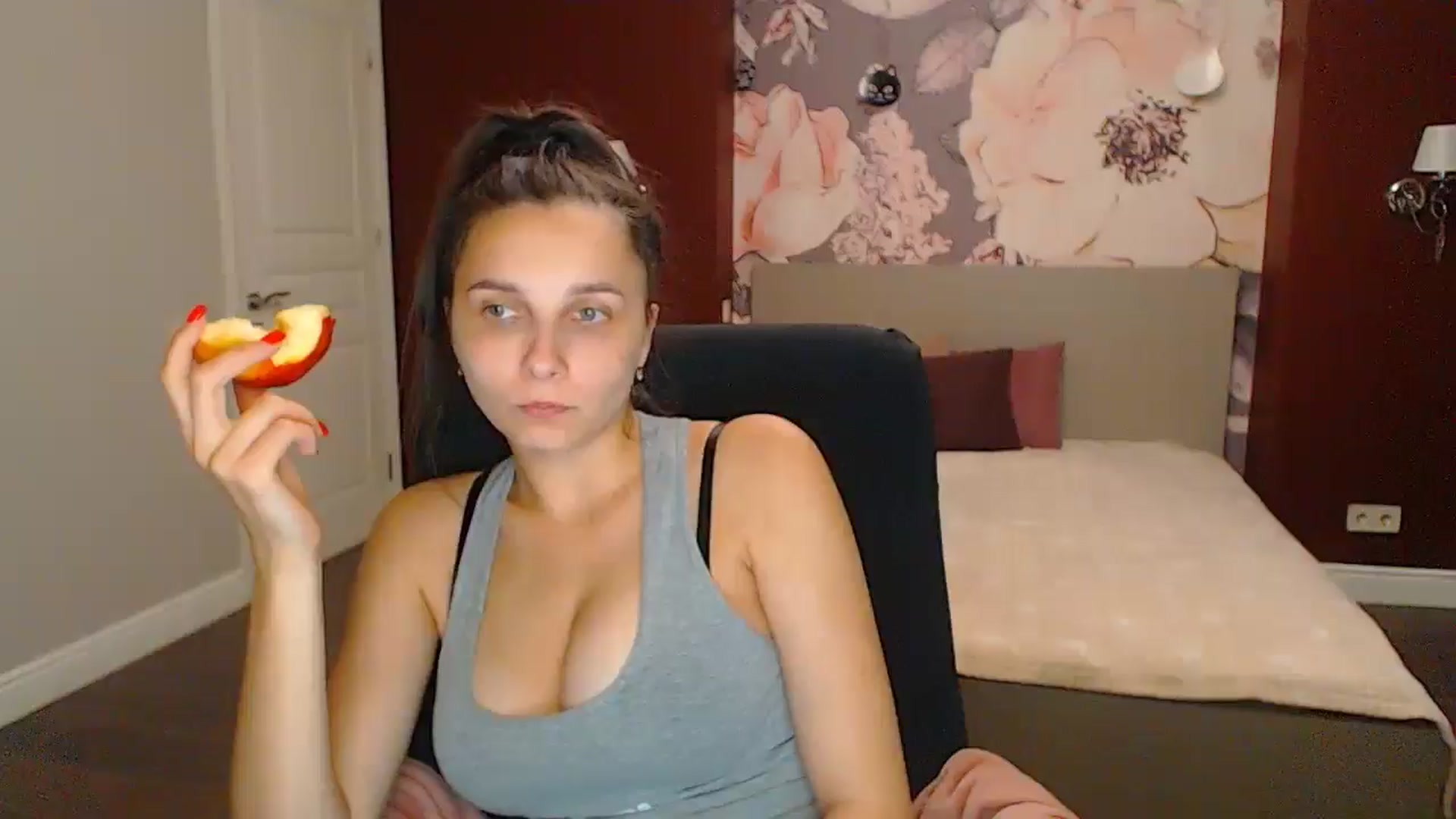 Gallery image thumbnail from Karina_Mils's myfreecams stream on, 09/08/2024, 17:05 image 1 of 20
