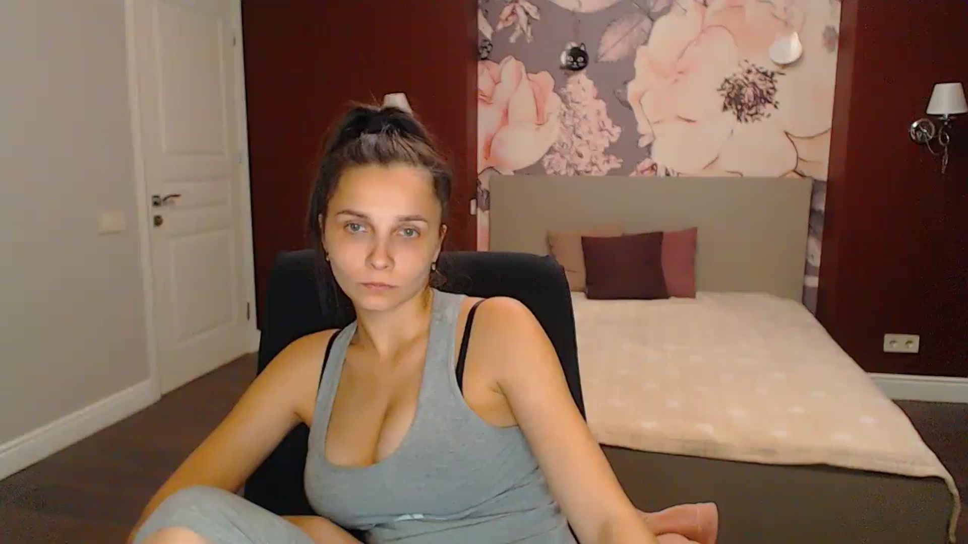 Gallery image thumbnail from Karina_Mils's myfreecams stream on, 09/08/2024, 17:05 image 14 of 20
