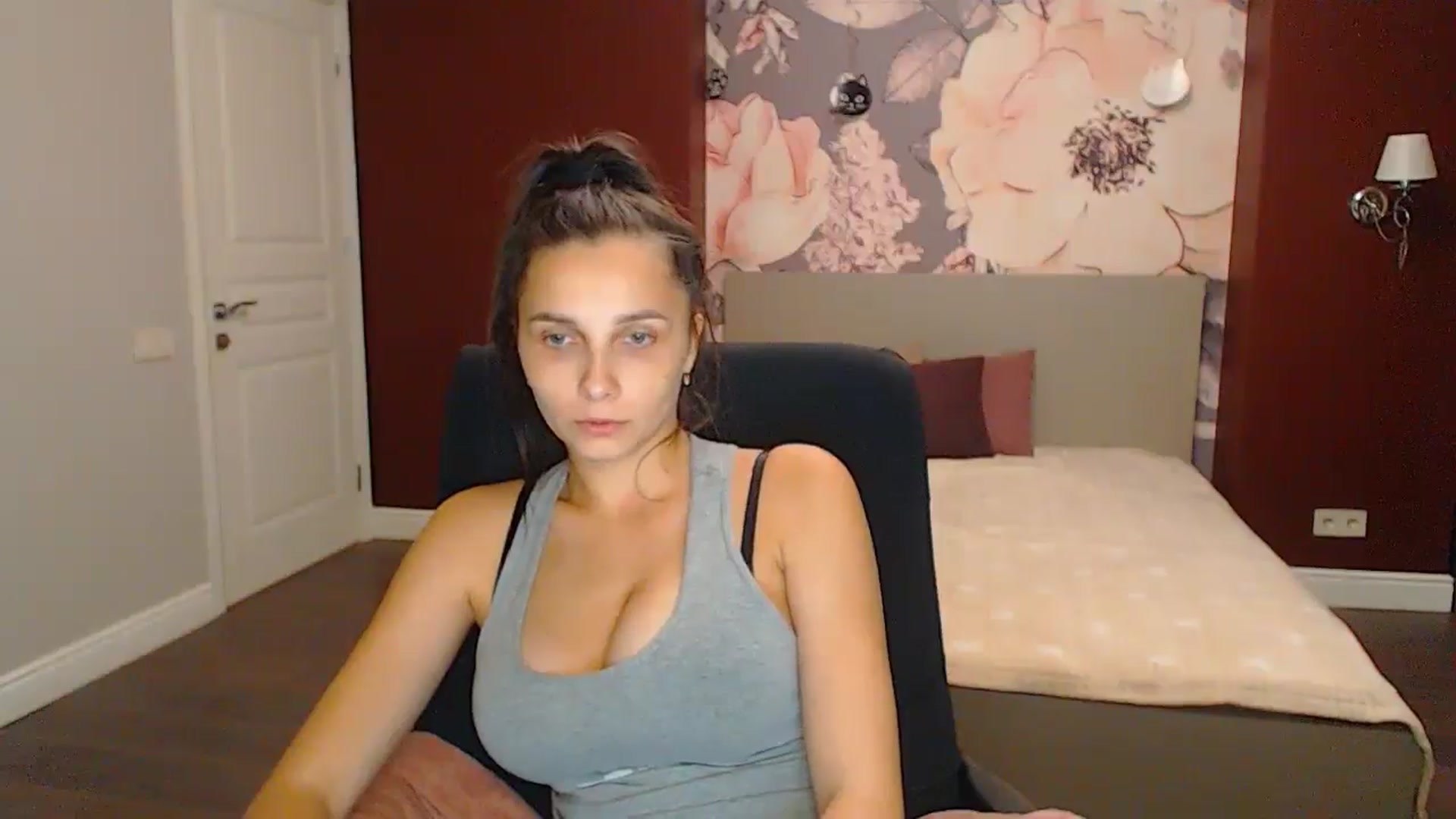 Gallery image thumbnail from Karina_Mils's myfreecams stream on, 09/08/2024, 18:20 image 17 of 20