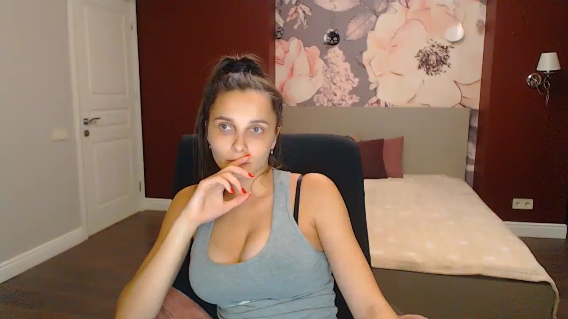 Gallery image thumbnail from Karina_Mils's myfreecams stream on, 09/08/2024, 18:20 image 12 of 20