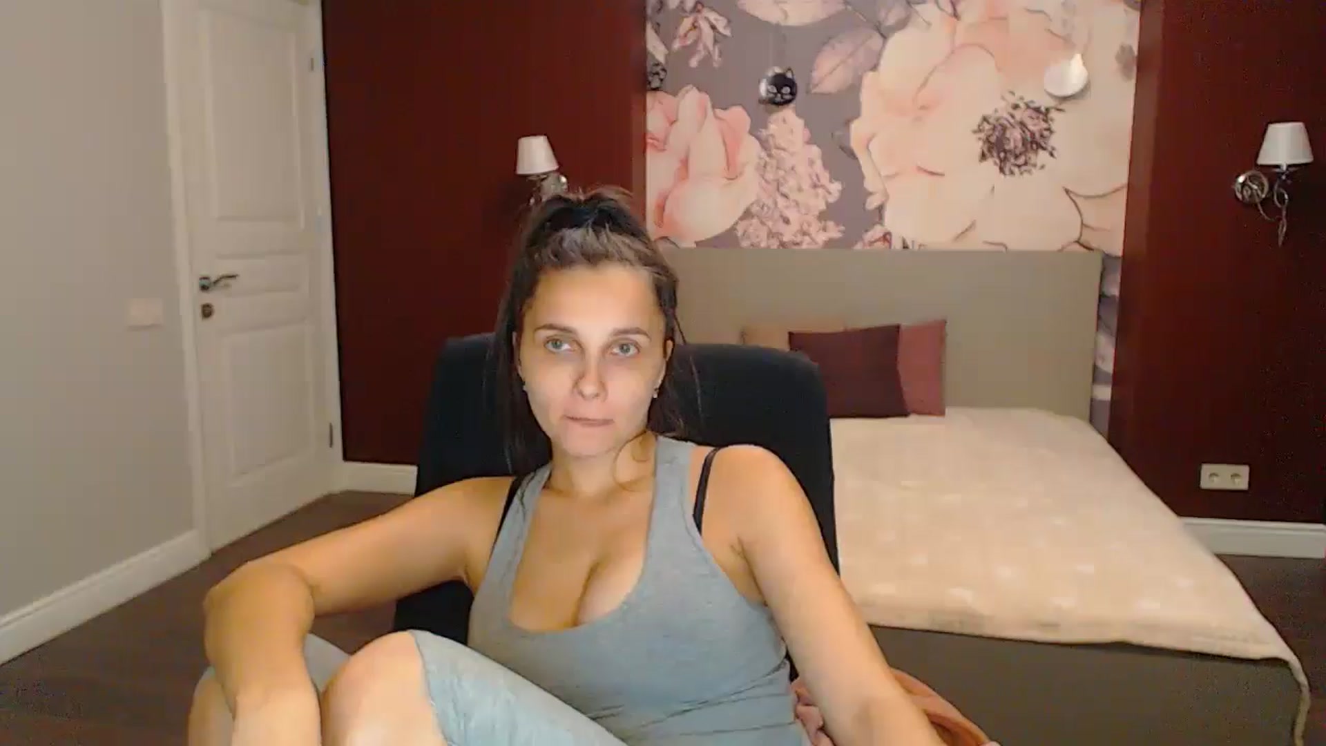 Gallery image thumbnail from Karina_Mils's myfreecams stream on, 09/08/2024, 18:20 image 2 of 20