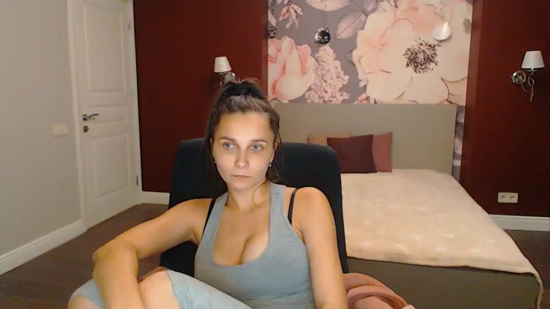 Gallery image thumbnail from Karina_Mils's myfreecams stream on, 09/08/2024, 18:20 image 9 of 20
