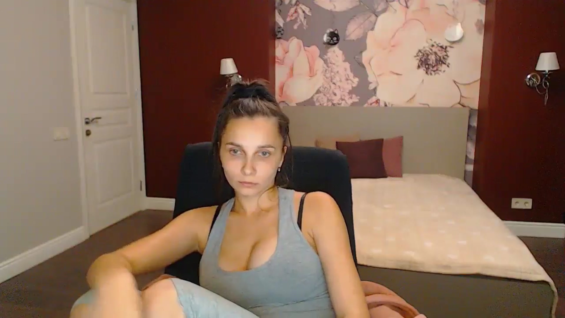 Gallery image thumbnail from Karina_Mils's myfreecams stream on, 09/08/2024, 18:20 image 10 of 20
