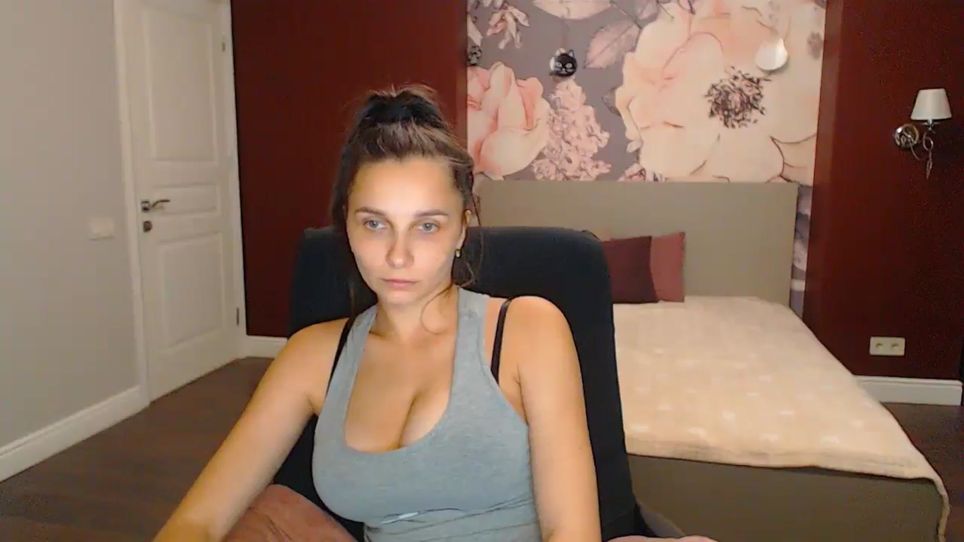 Gallery image thumbnail from Karina_Mils's myfreecams stream on, 09/08/2024, 18:20 image 15 of 20
