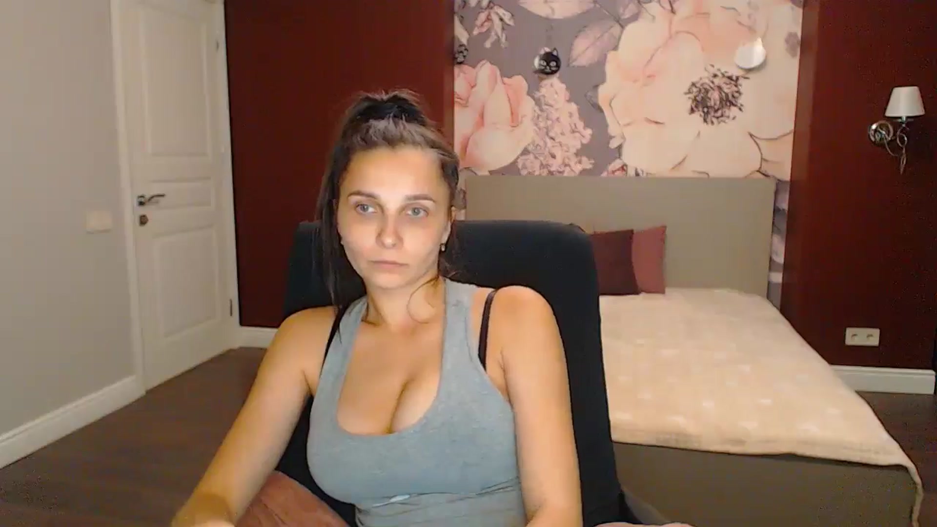 Gallery image thumbnail from Karina_Mils's myfreecams stream on, 09/08/2024, 18:20 image 14 of 20