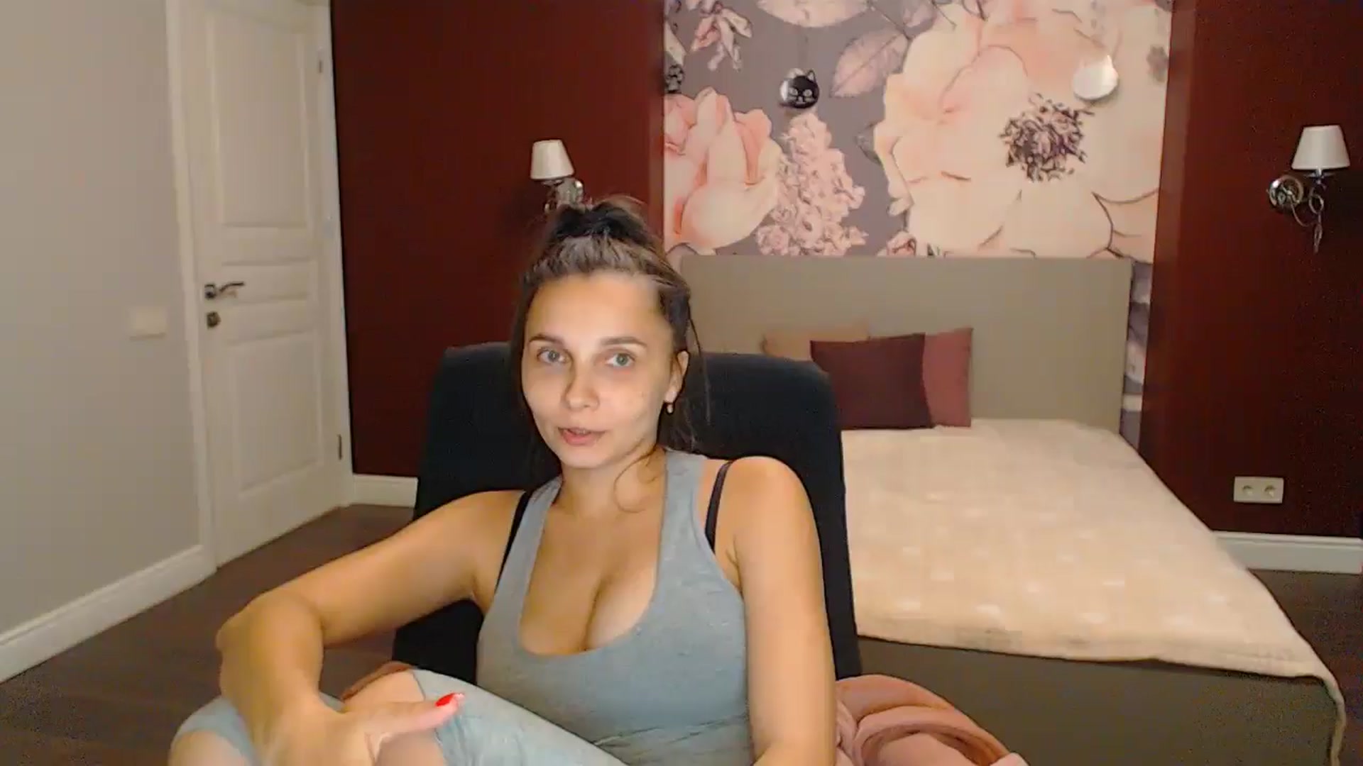 Gallery image thumbnail from Karina_Mils's myfreecams stream on, 09/08/2024, 18:20 image 8 of 20