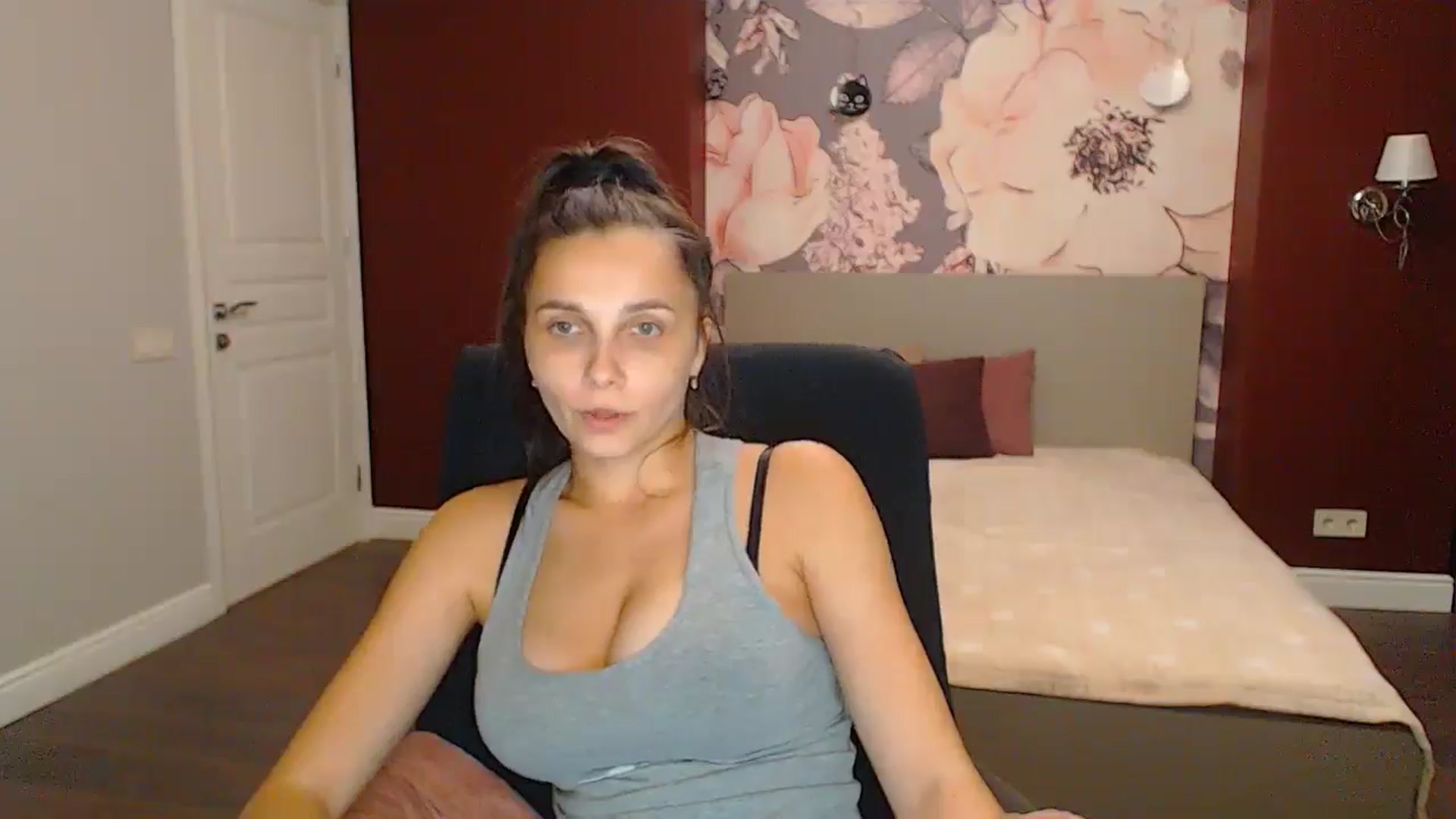 Gallery image thumbnail from Karina_Mils's myfreecams stream on, 09/08/2024, 18:20 image 16 of 20