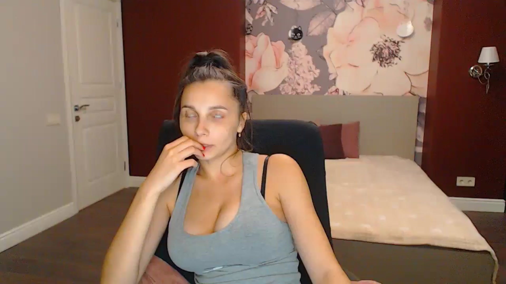 Gallery image thumbnail from Karina_Mils's myfreecams stream on, 09/08/2024, 18:20 image 13 of 20