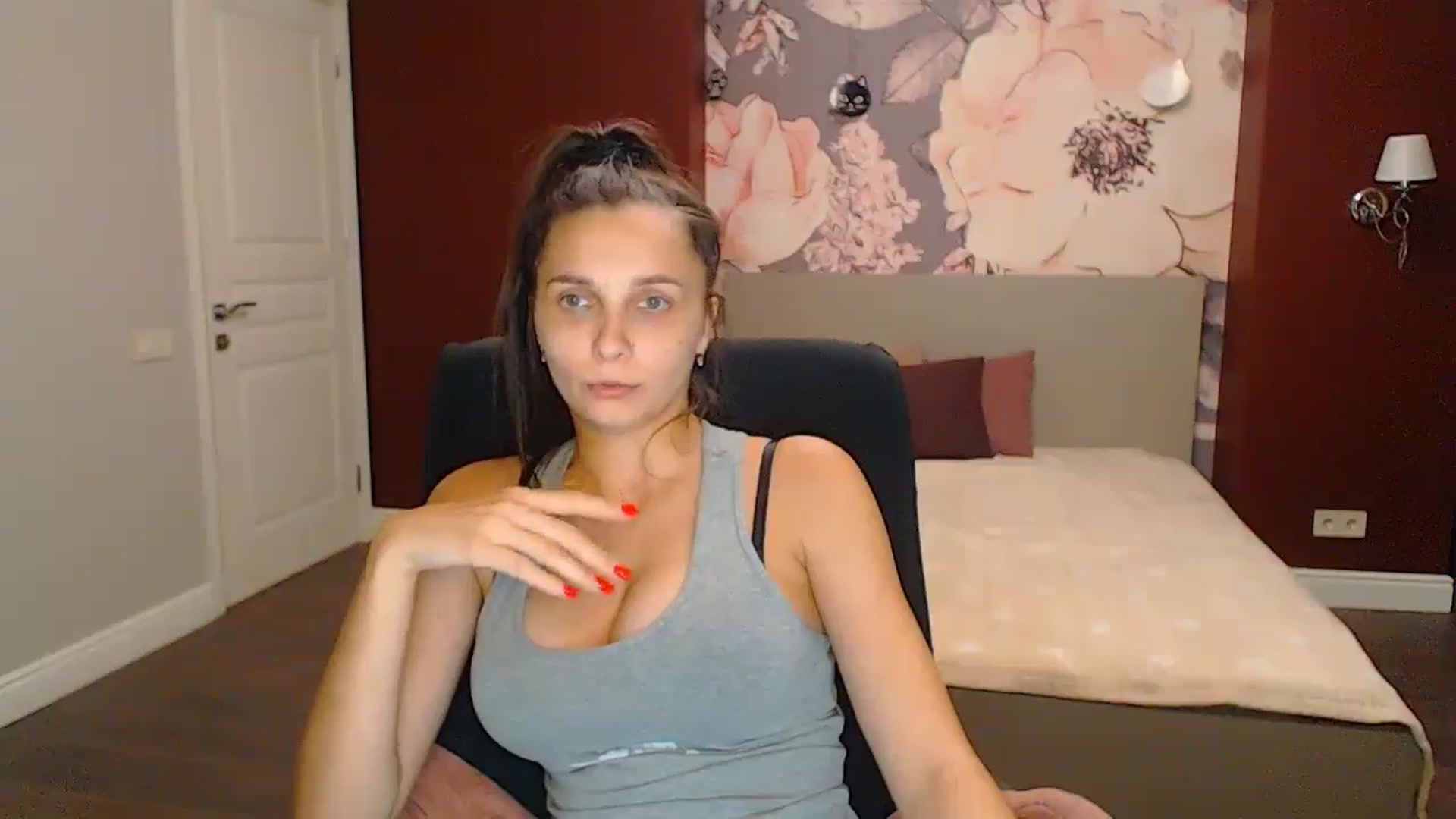 Gallery image thumbnail from Karina_Mils's myfreecams stream on, 09/08/2024, 18:20 image 11 of 20