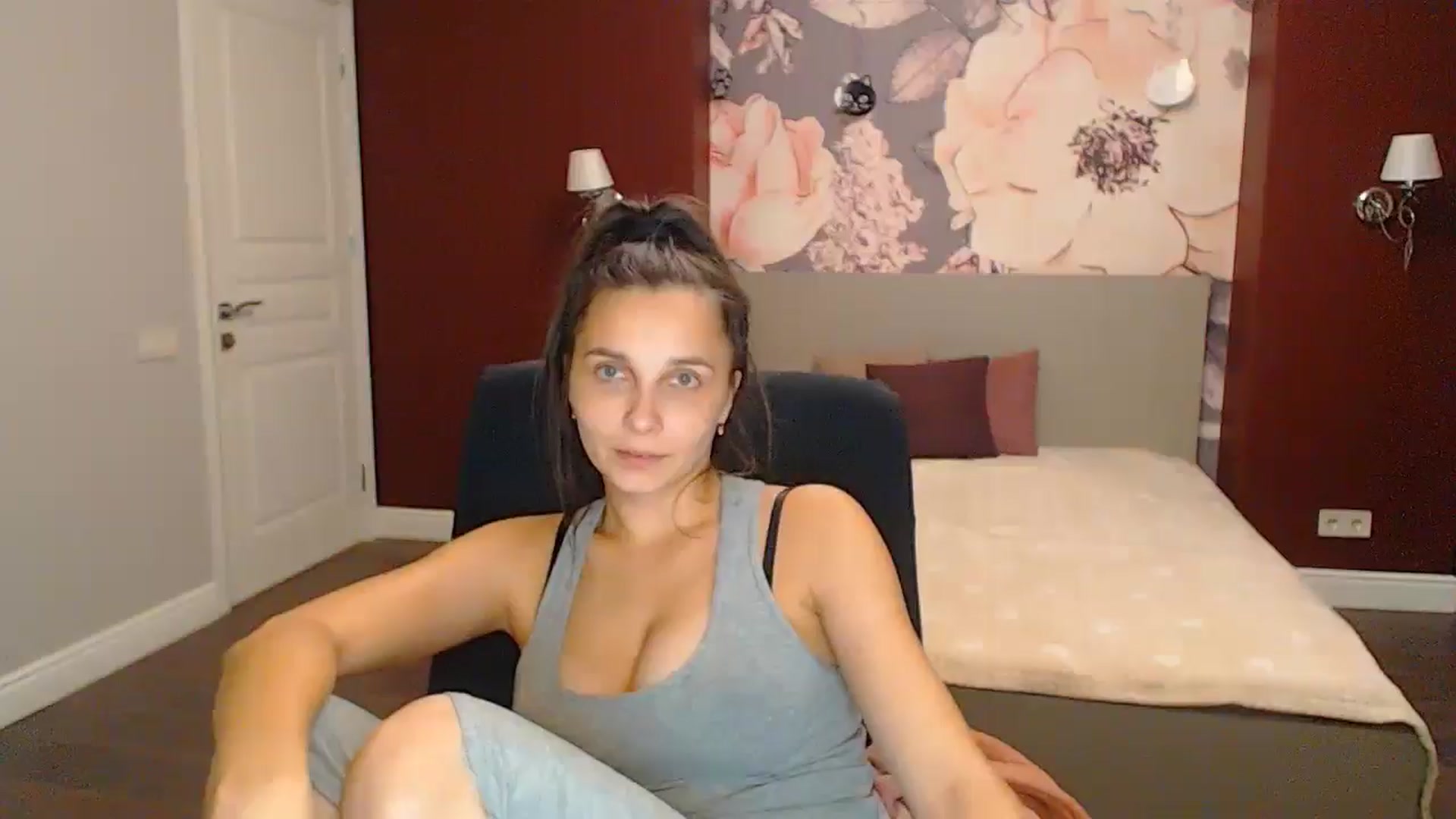 Gallery image thumbnail from Karina_Mils's myfreecams stream on, 09/08/2024, 18:20 image 1 of 20