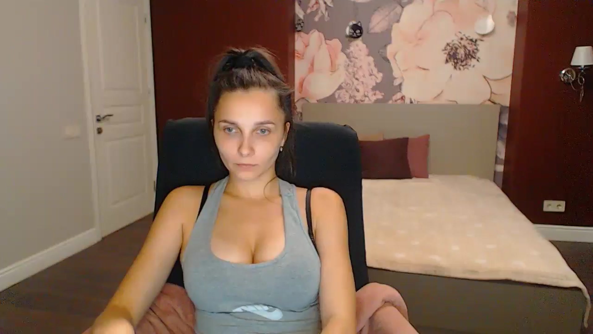 Gallery image thumbnail from Karina_Mils's myfreecams stream on, 09/08/2024, 19:13 image 18 of 20