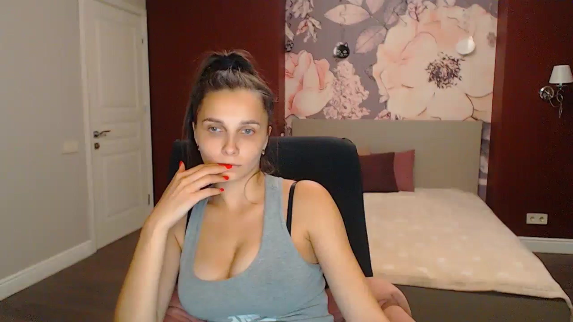 Gallery image thumbnail from Karina_Mils's myfreecams stream on, 09/08/2024, 19:13 image 4 of 20