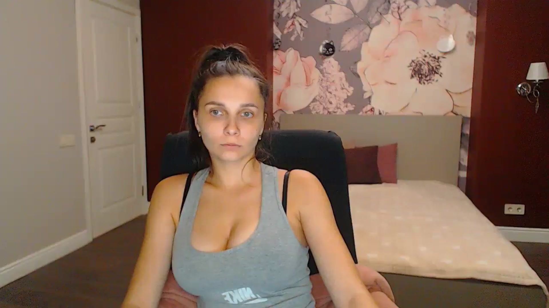 Gallery image thumbnail from Karina_Mils's myfreecams stream on, 09/08/2024, 19:13 image 3 of 20