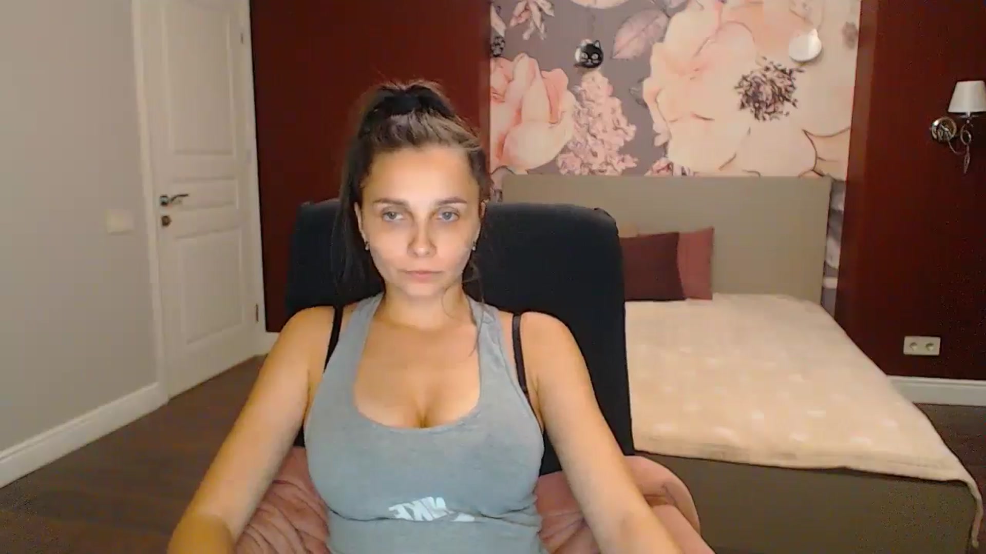 Gallery image thumbnail from Karina_Mils's myfreecams stream on, 09/08/2024, 19:13 image 6 of 20