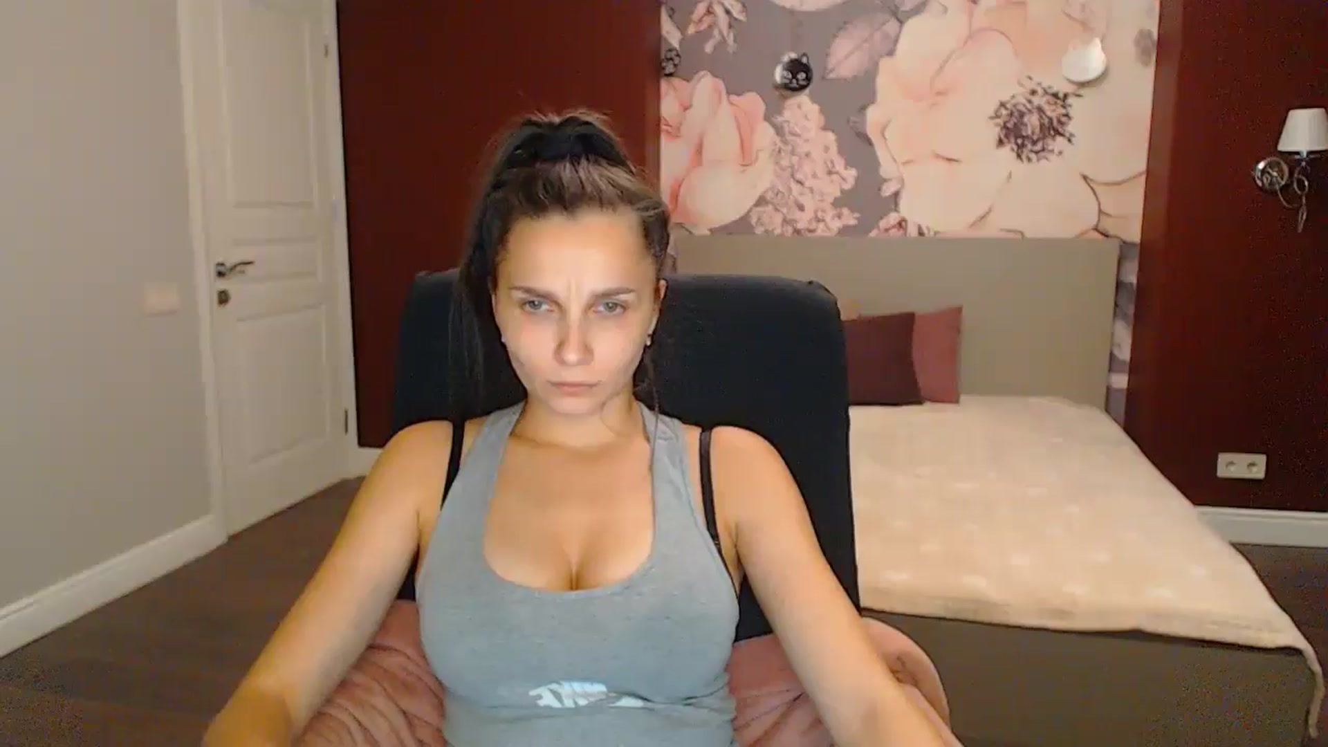 Gallery image thumbnail from Karina_Mils's myfreecams stream on, 09/08/2024, 19:13 image 8 of 20