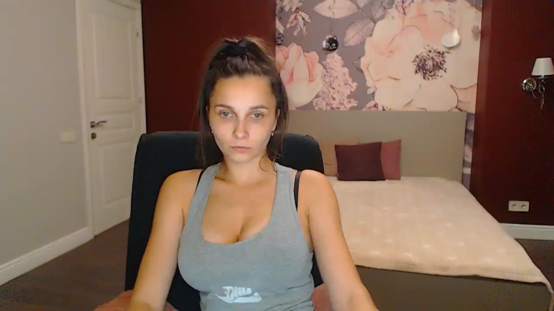 Gallery image thumbnail from Karina_Mils's myfreecams stream on, 09/08/2024, 19:13 image 15 of 20