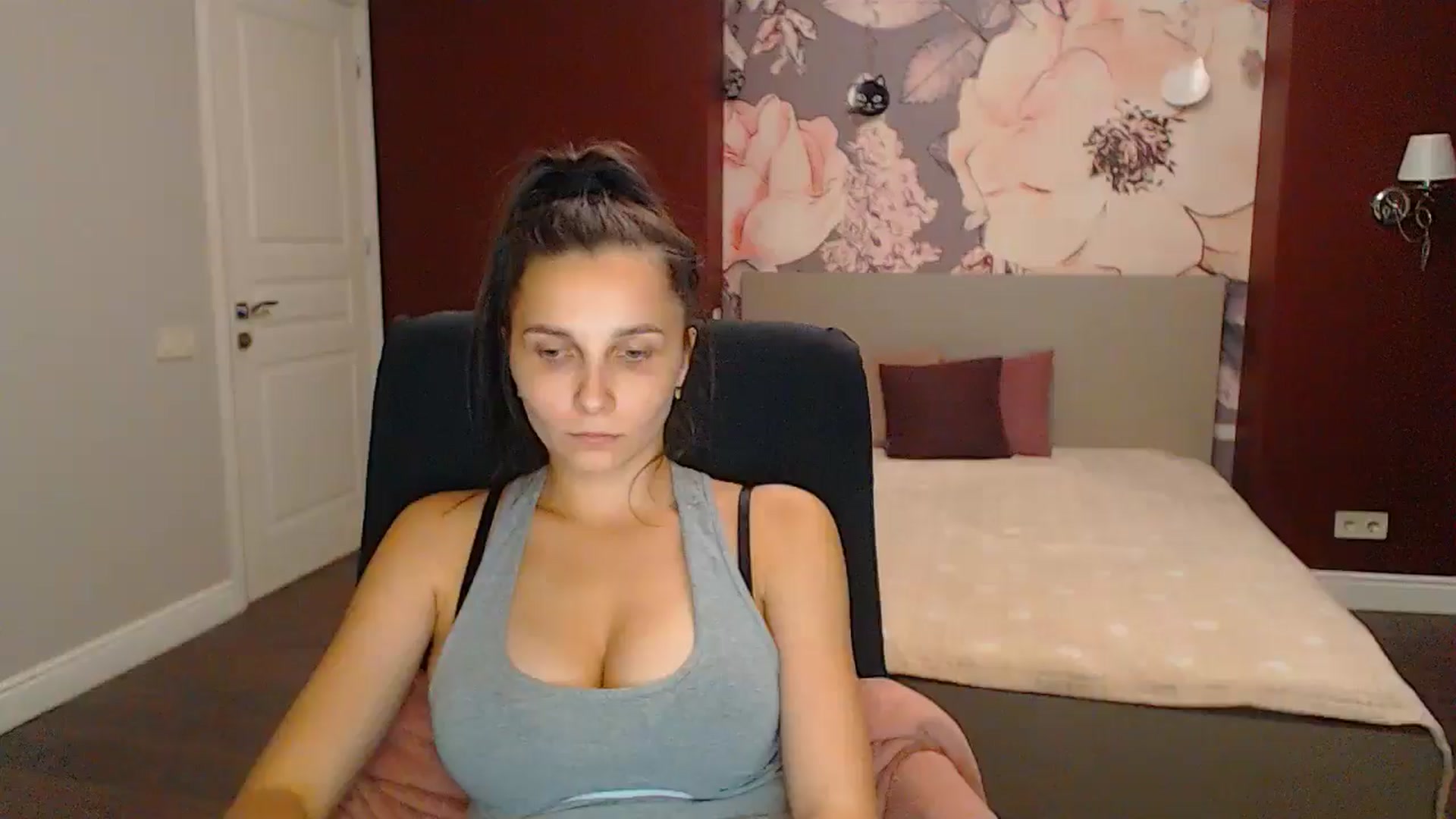 Gallery image thumbnail from Karina_Mils's myfreecams stream on, 09/08/2024, 19:13 image 1 of 20