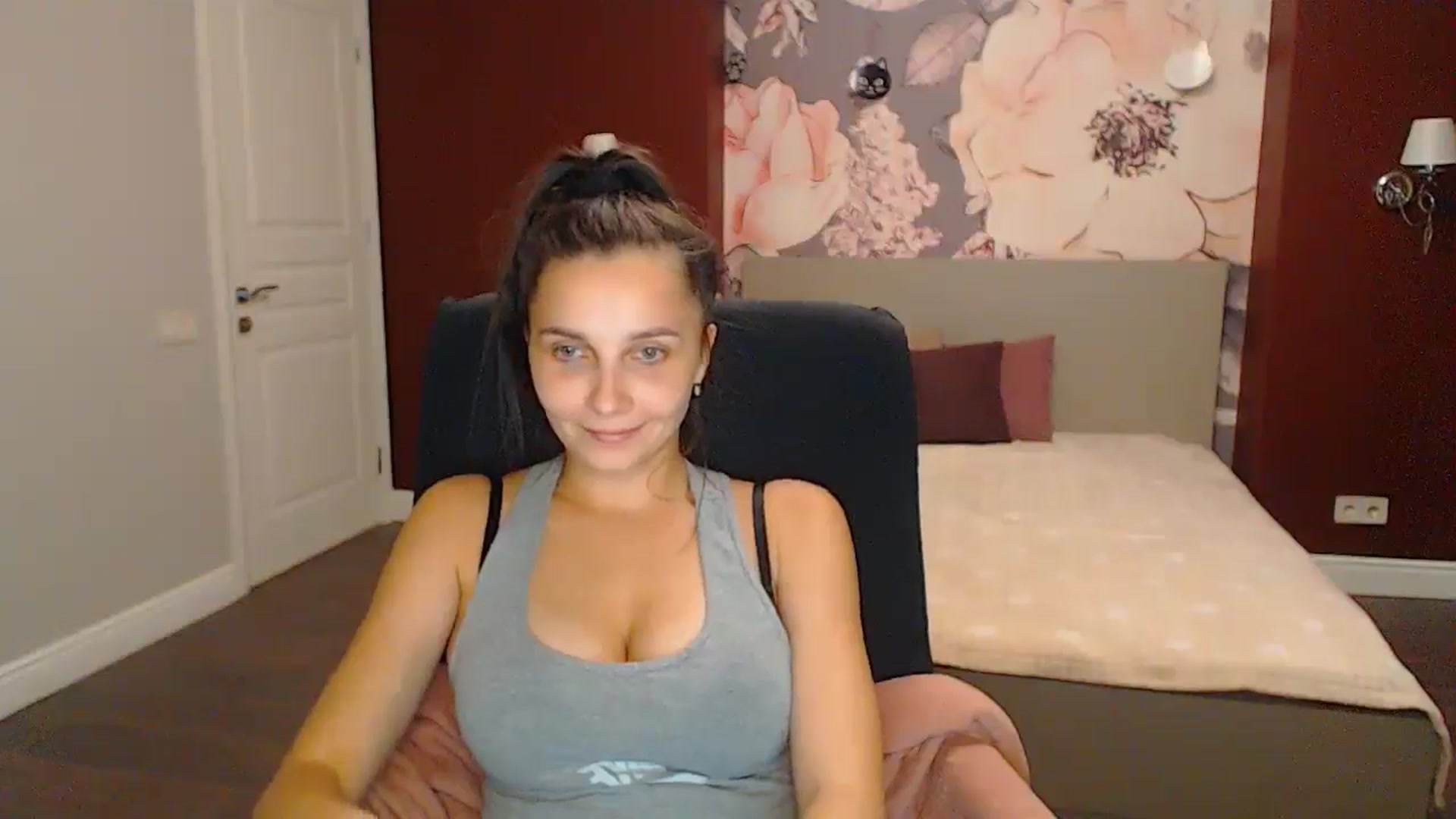 Gallery image thumbnail from Karina_Mils's myfreecams stream on, 09/08/2024, 19:13 image 13 of 20