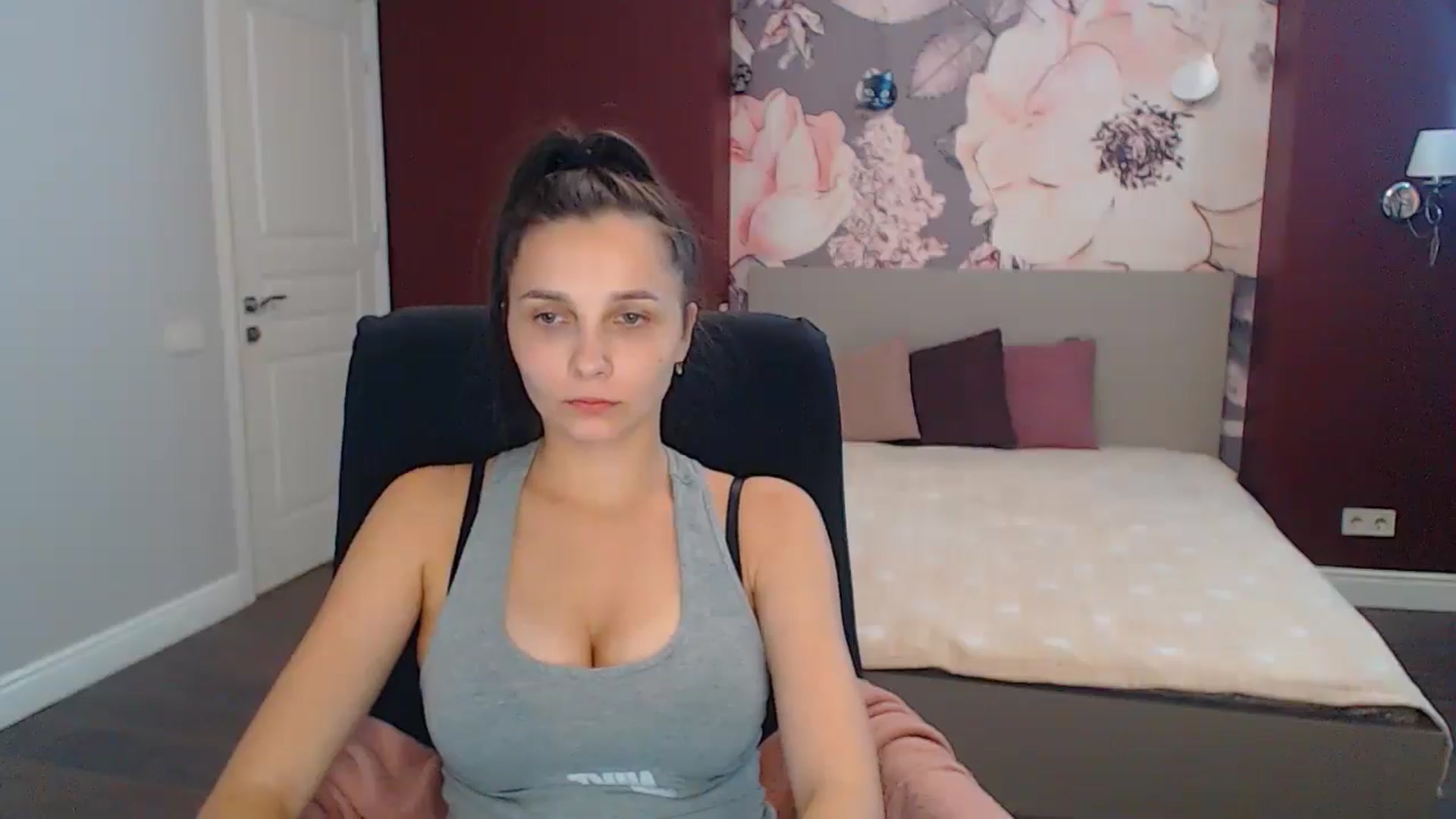 Gallery image thumbnail from Karina_Mils's myfreecams stream on, 09/09/2024, 10:55 image 18 of 20