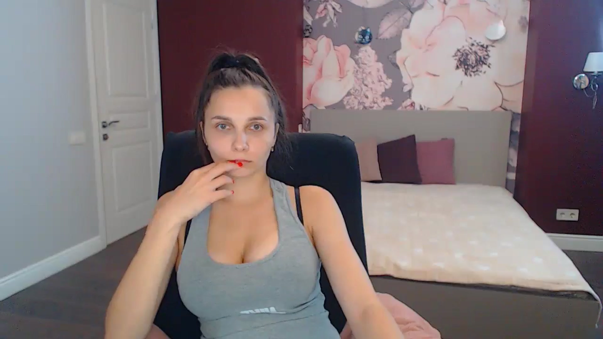 Gallery image thumbnail from Karina_Mils's myfreecams stream on, 09/09/2024, 11:28 image 8 of 20