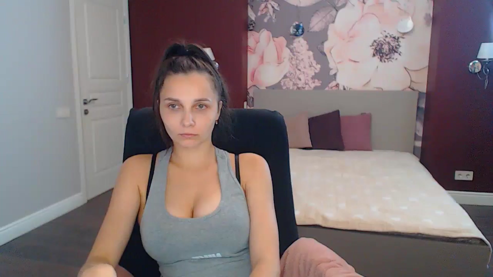 Gallery image thumbnail from Karina_Mils's myfreecams stream on, 09/09/2024, 11:28 image 11 of 20