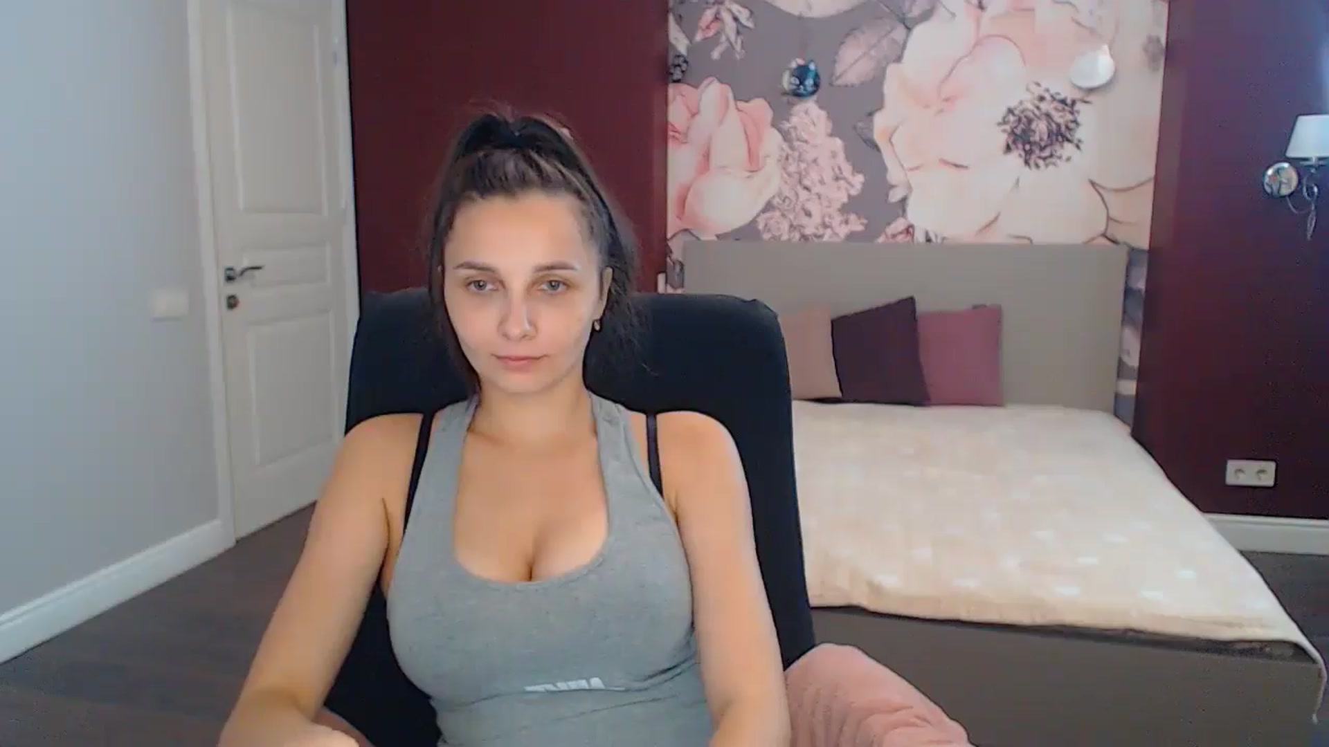 Gallery image thumbnail from Karina_Mils's myfreecams stream on, 09/09/2024, 11:28 image 9 of 20