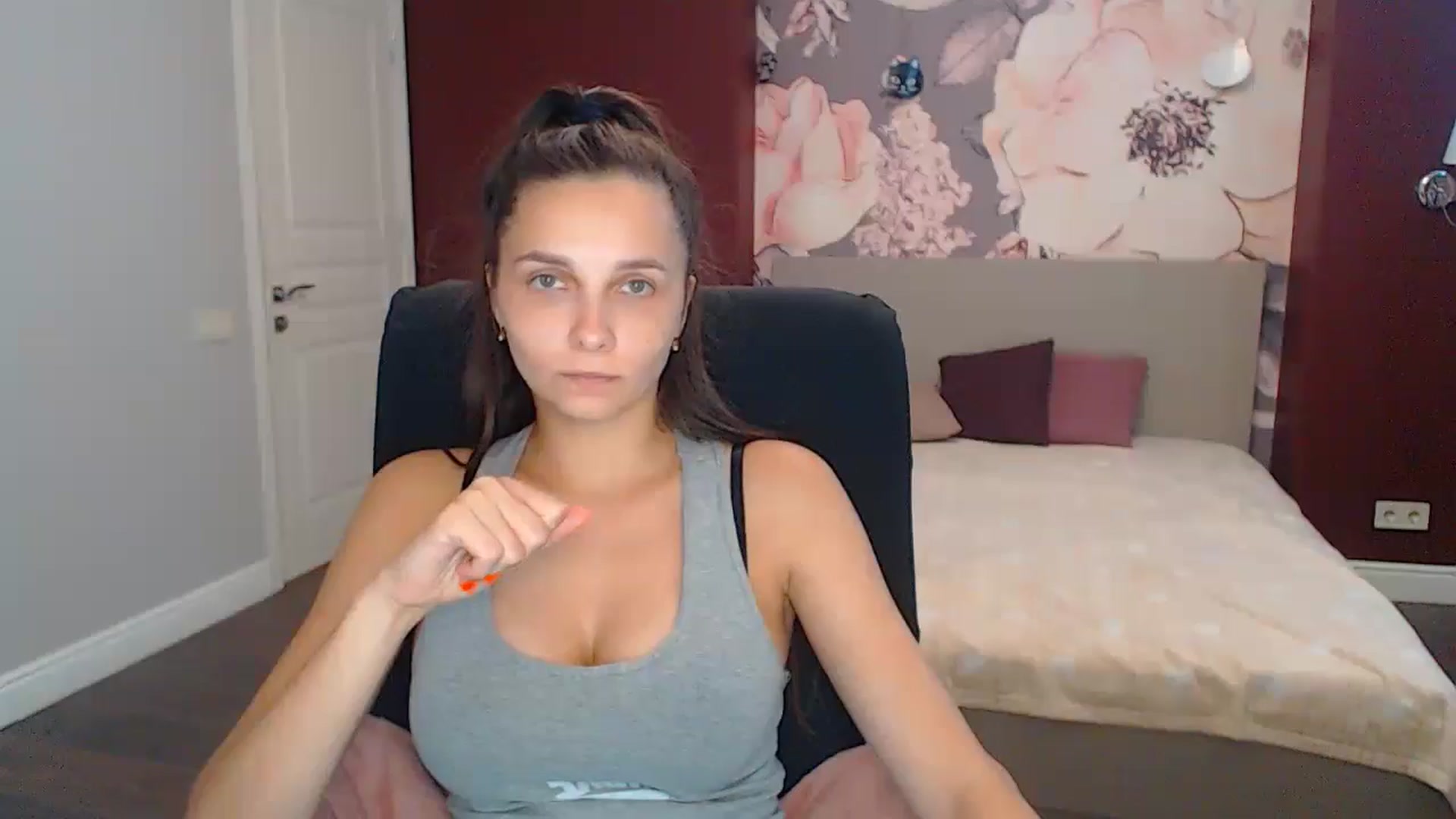 Gallery image thumbnail from Karina_Mils's myfreecams stream on, 09/12/2024, 09:32 image 13 of 20
