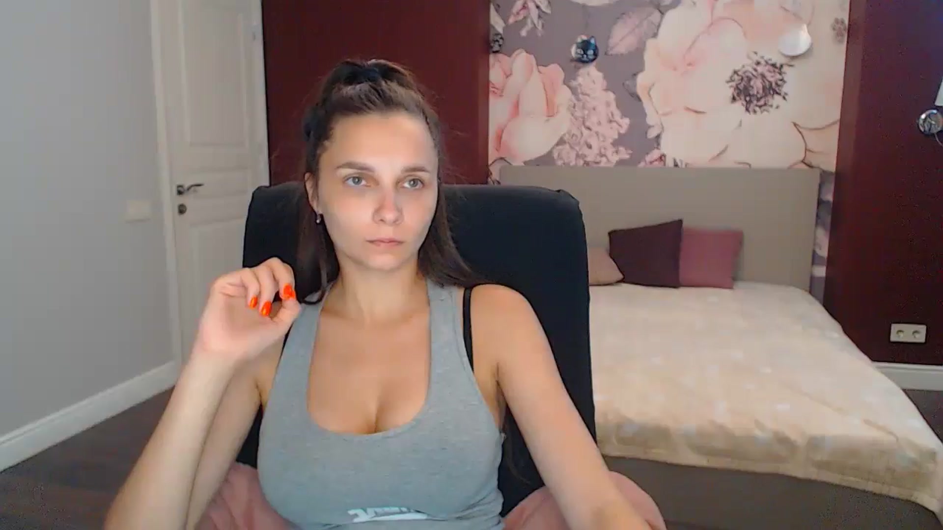Gallery image thumbnail from Karina_Mils's myfreecams stream on, 09/12/2024, 09:32 image 15 of 20