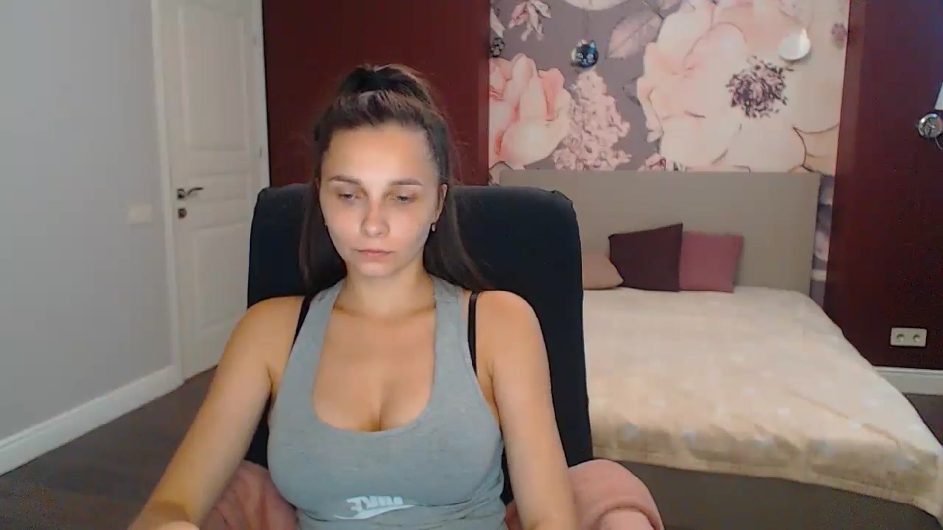 Gallery image thumbnail from Karina_Mils's myfreecams stream on, 09/12/2024, 09:32 image 18 of 20