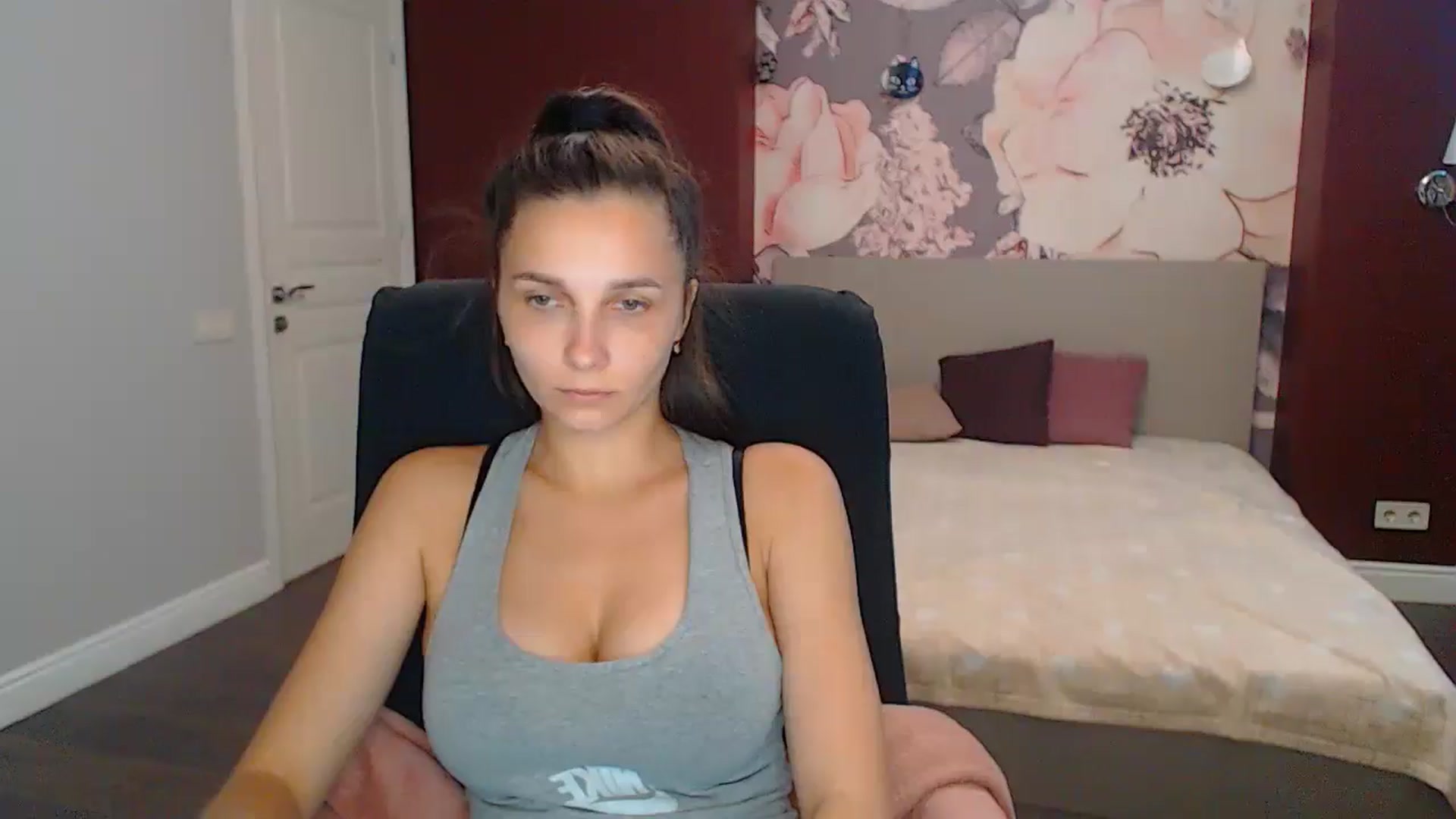 Gallery image thumbnail from Karina_Mils's myfreecams stream on, 09/12/2024, 09:32 image 8 of 20