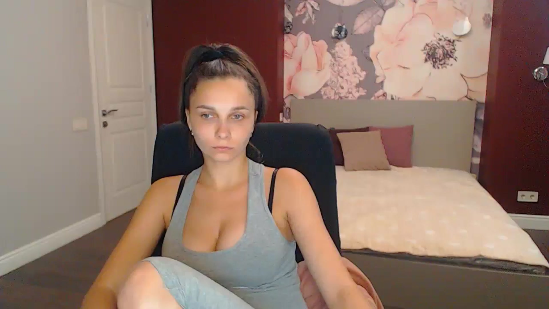 Gallery image thumbnail from Karina_Mils's myfreecams stream on, 09/13/2024, 15:18 image 8 of 20