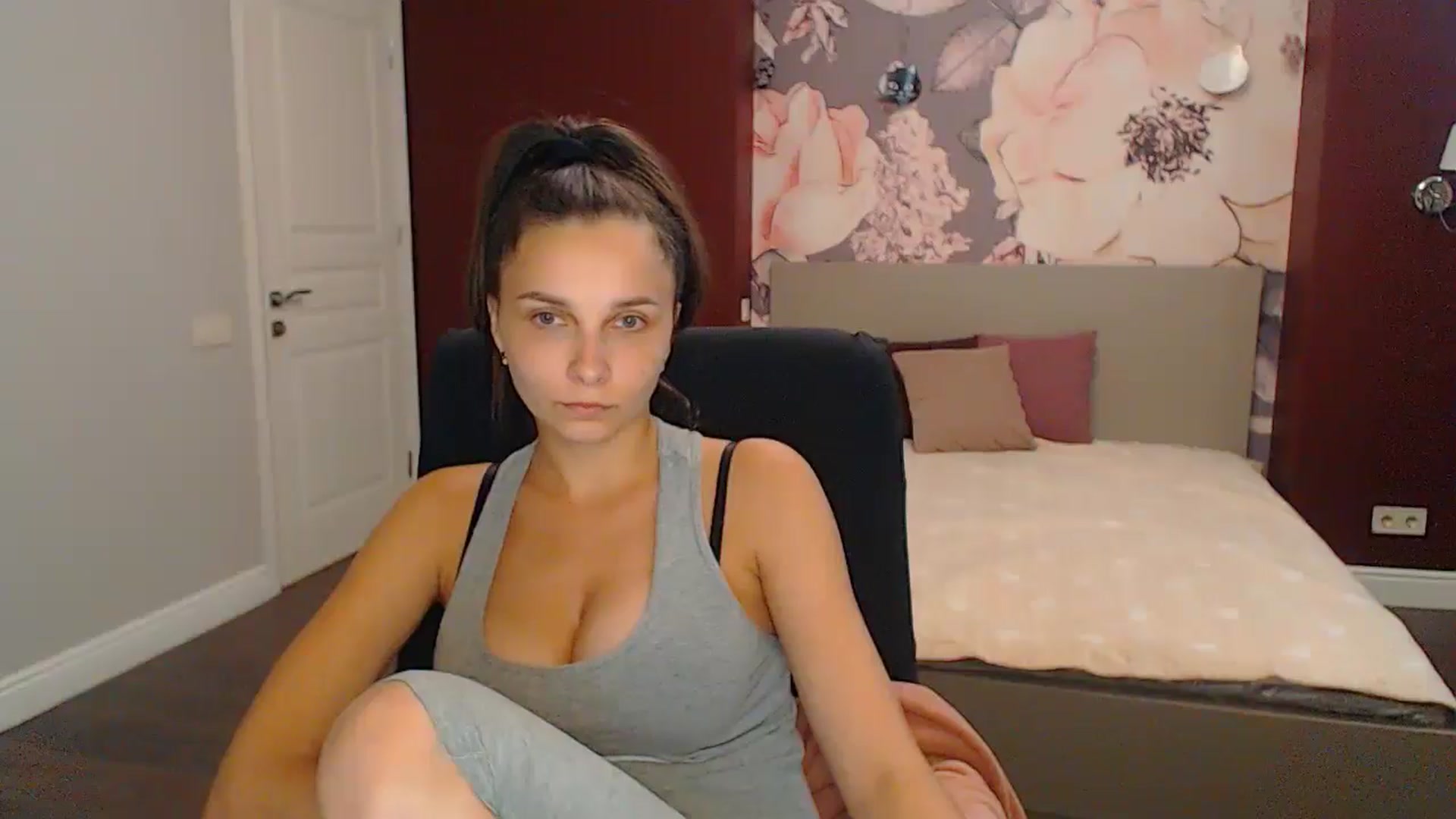 Gallery image thumbnail from Karina_Mils's myfreecams stream on, 09/13/2024, 15:18 image 4 of 20