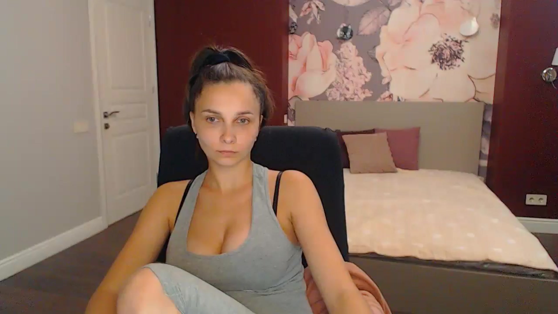Gallery image thumbnail from Karina_Mils's myfreecams stream on, 09/13/2024, 15:18 image 15 of 20