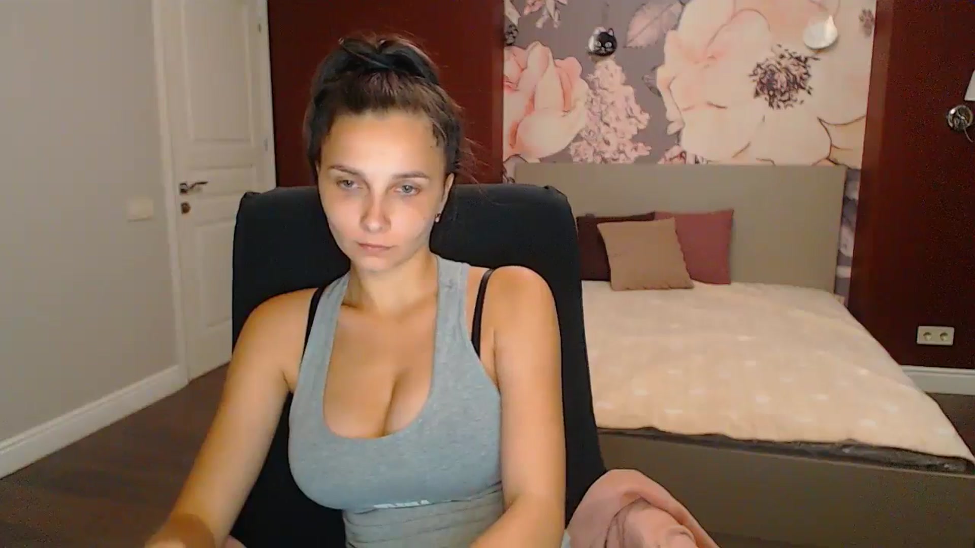 Gallery image thumbnail from Karina_Mils's myfreecams stream on, 09/13/2024, 16:46 image 9 of 20